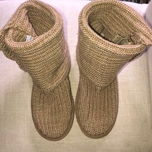 Tan knit UGG boot